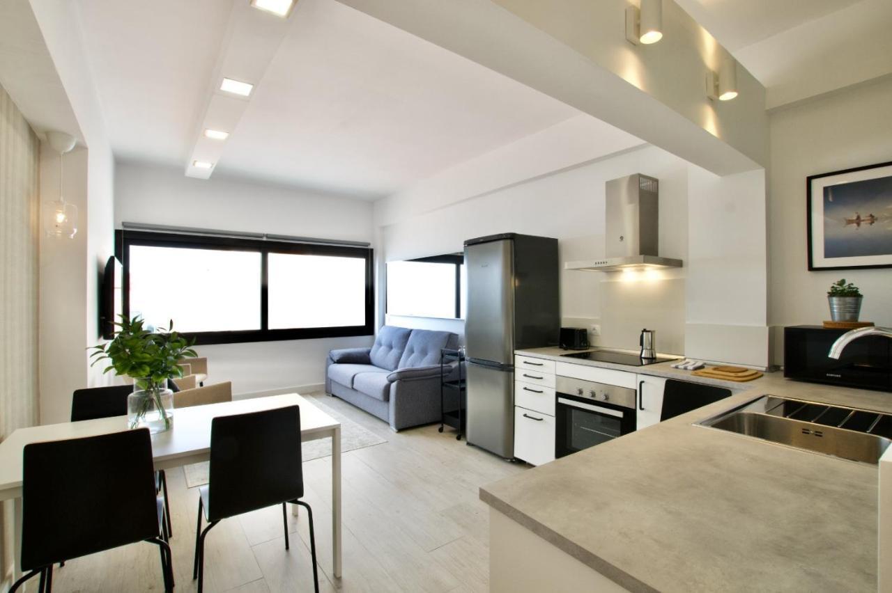 Homeforguest Apartamento Con Vistas A Las Canteras Las Palmas Buitenkant foto
